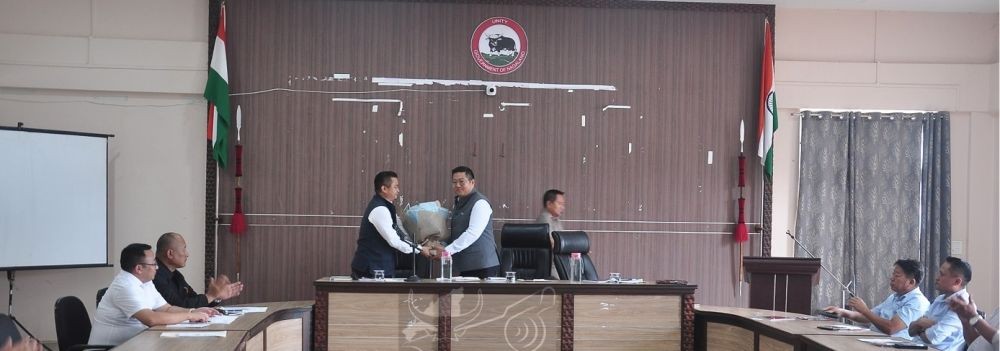 DC Mokokchung Thsuvisie Phoji, welcoming the Speaker, NLA, Sharingain Longkumer. (DIPR Photo)